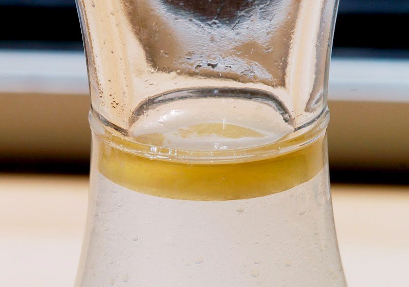 Ätherisches Lavendel als Spiegel auf dem Hydrolat