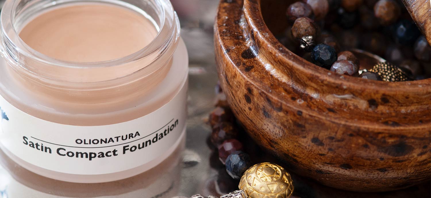 Satin Compact Foundation