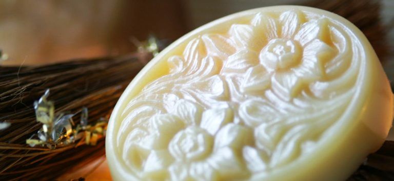 Silky Body Melt, Körperbutter von Olionatura, in einer winterlichen Variante mit Tonka