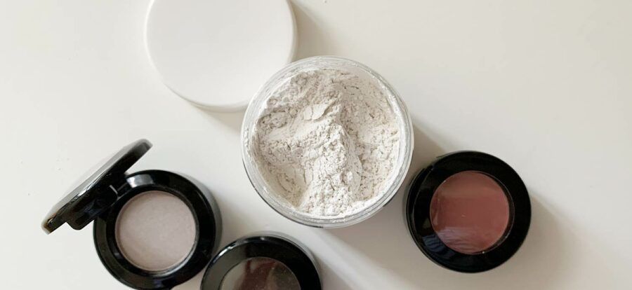 Fillerbasis für Puderprodukte, mit 3 Eyeshadows